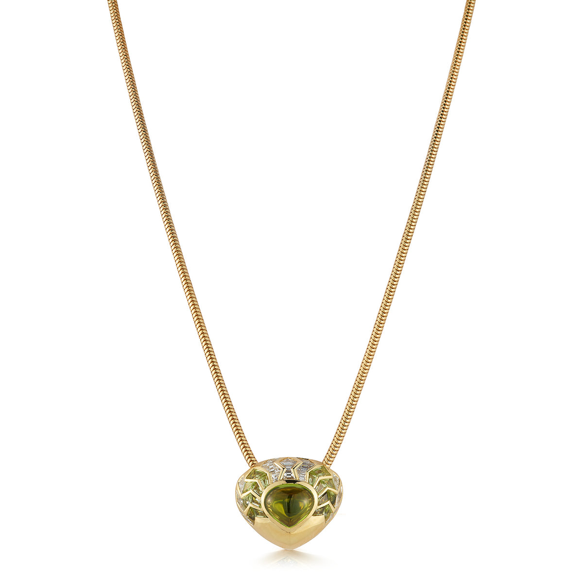 PREMIUM AURA-GUARD ネックレス Handcrafted 18K Yellow Gold Shield Pendant with Diamonds and Peridot